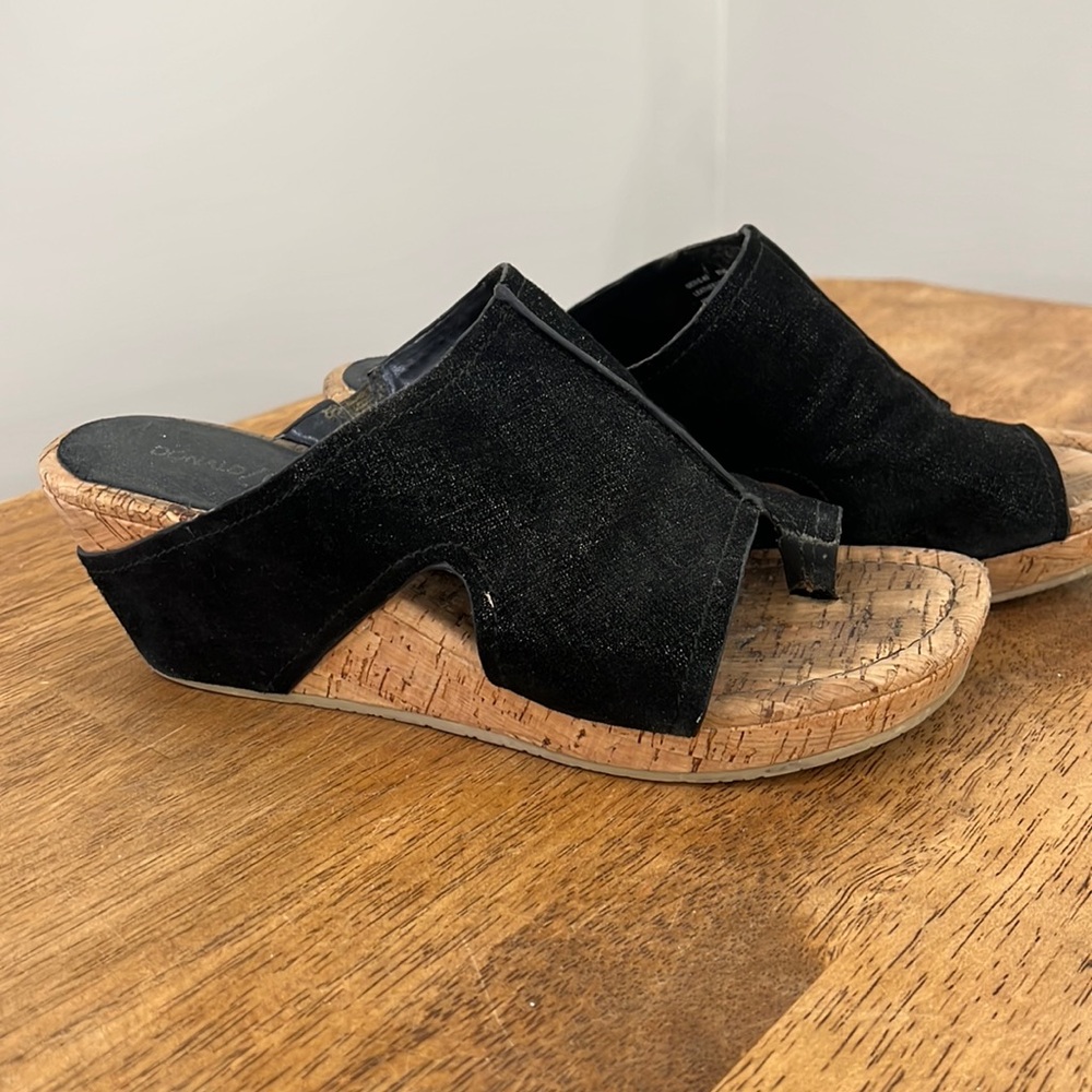 Donald J Pliner Black Wedges